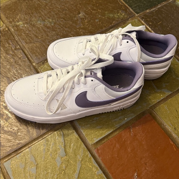 Nike White and Purple Athletic Shoes - Picture 3 of 3